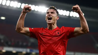 Antwerp en Genk deelden de punten in een waanzinnige 4-4 gelijkspel in de Jupiler Pro League, een duel waarin de...