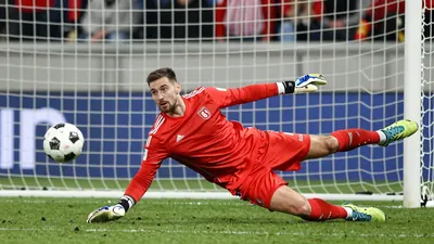 Antwerp leed een zware 1-4 nederlaag tegen STVV, hun eerste competitienederlaag dit seizoen, na doelpunten van Araki...