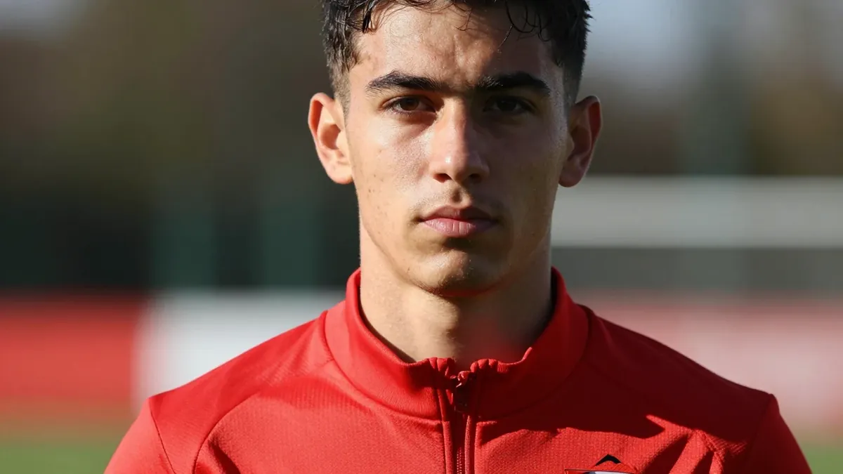 Antwerp versterkt de defensie met de 21-jarige Álvaro Cortés van FC Barcelona, na een sterke seizoensstart met 7 op 9 punten