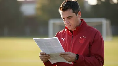Technisch directeur Marc Overmars geeft Royal Antwerp FC een facelift met een reeks jonge aankopen, waaronder Noah Sadiki...