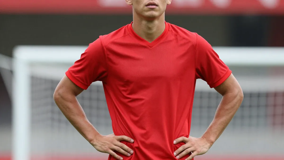 Overmars brengt ex-NAC-verdediger Maxime Busi naar Antwerpen