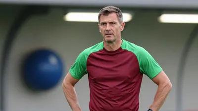 Overmars slaat verrassend toe: 41-jarige hoofdtrainer gepresenteerd bij Antwerp