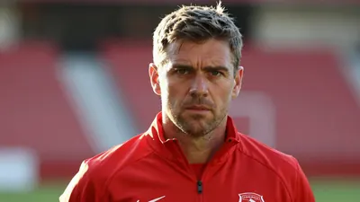 Antwerp-coach Marvin Compper blikt vooruit op de topper tegen Genk, terwijl de club de transfer van Jules Ahoka naar...